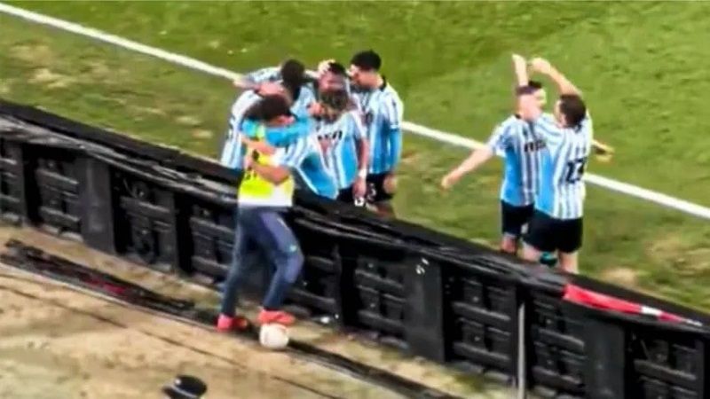 La avivada del alcanzapelotas de Racing