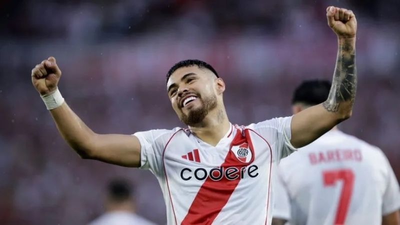 River goleó a Barracas y se prende en la pelea