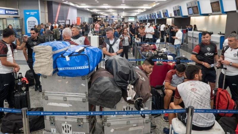 Paro de pilotos de Aerolíneas Argentinas este viernes: vuelos y horarios afectados