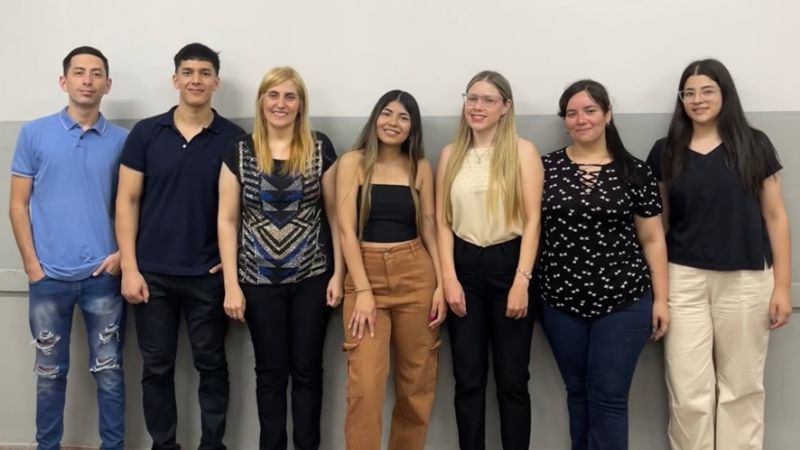 “Apoyo Psicoemocional: Clave para la Resiliencia de los Docentes en Tiempos de Crisis”