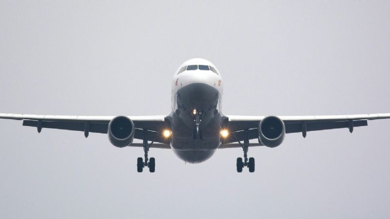 Aerolíneas: aumento de 16% para seis meses y recortes en los beneficios laborales