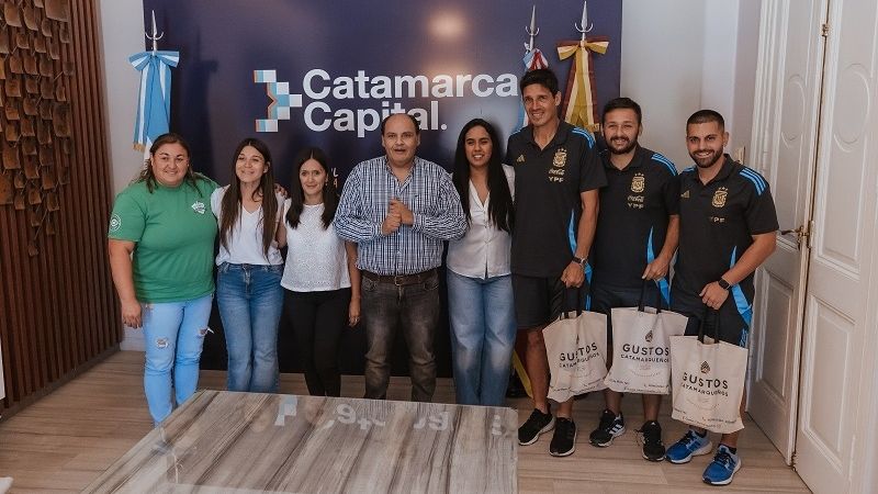 El cuerpo técnico de la selección argentina de fútbol femenino visitó a Saadi