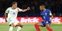 Davide Frattesi y Kylian Mbappé en acción; Italia y Francia determinarán el ganador del grupo A2 de la Liga de Naciones.