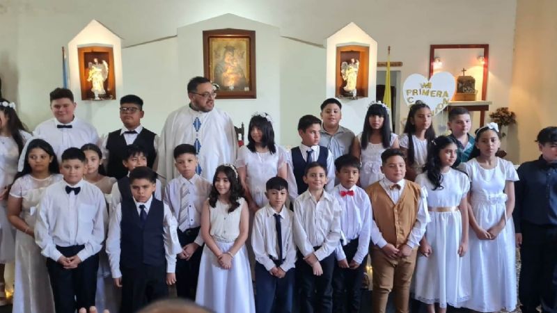 Primeras Comuniones en la Iglesia  Nuestra Señora del Perpetuo Socorro