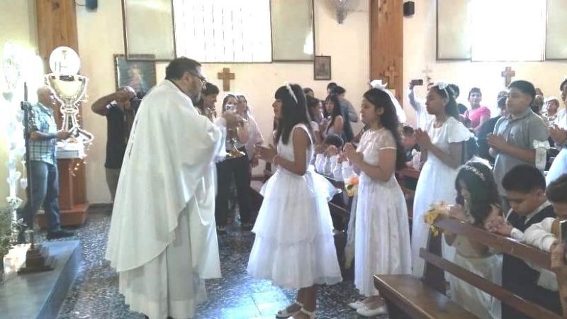 Primeras Comuniones en la Iglesia  Nuestra Señora del Perpetuo Socorro
