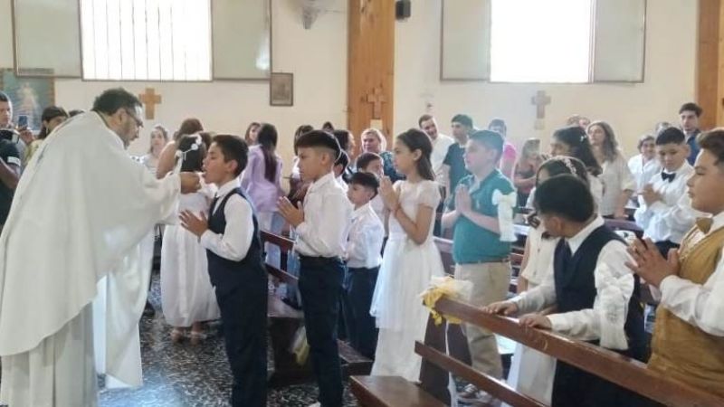 Primeras Comuniones en la Iglesia  Nuestra Señora del Perpetuo Socorro