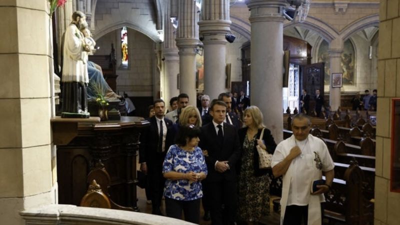 Macrón honró a las monjas secuestradas por Astiz