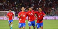 LOS CHILENOS celeran la victoria tras la remontada frente a Venezuela, que los sacó del fondo de las posiciones.