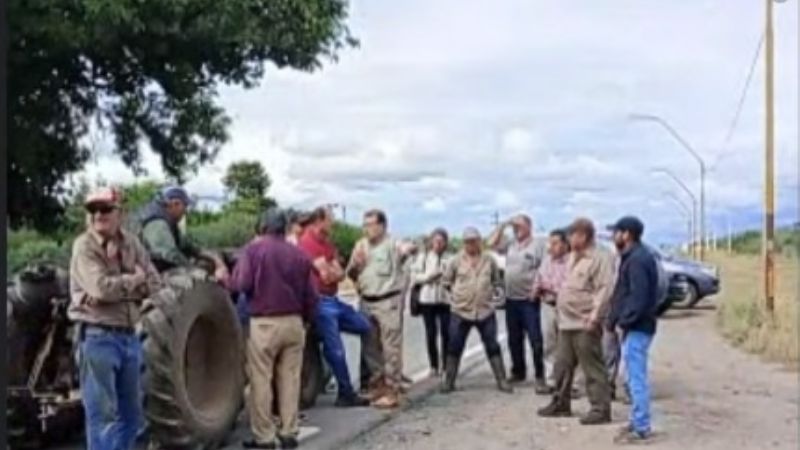 Productores cortan la Ruta Nacional 38