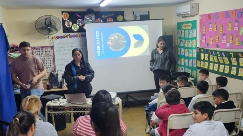 Personal de la División Ciberdelitos brindó charlas en escuelas de Capayán
