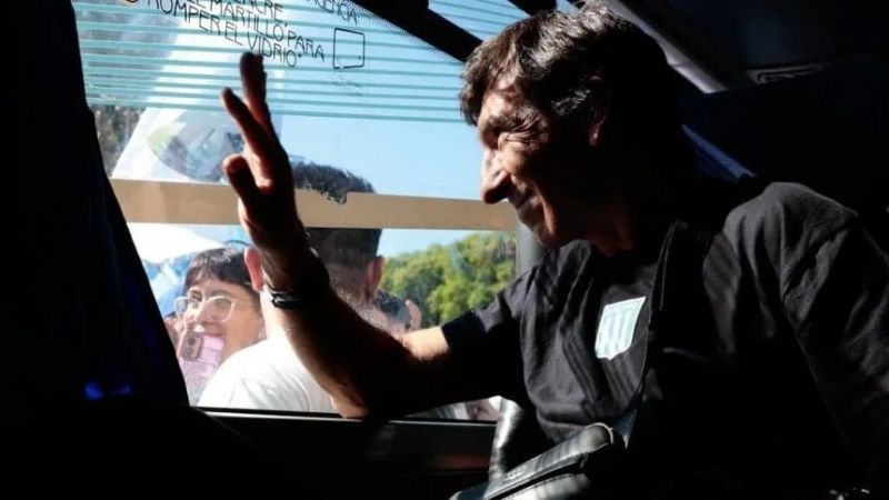 Racing despedido con un banderazo por sus hInchas