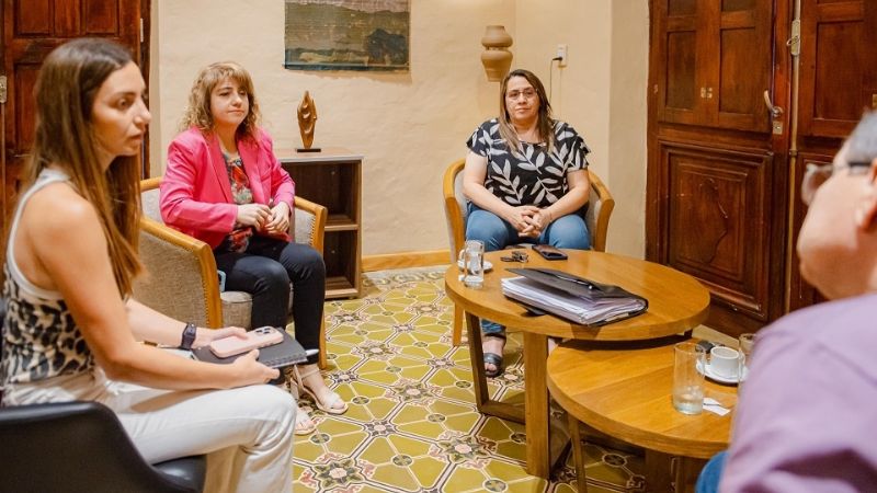 Gremios y Gobierno se reunieron por analizar salarios, y bono