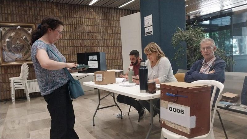 Uruguay elige presidente en ajustado balotaje