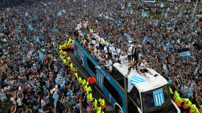 La locura del Racing campeón en el Obelisco
