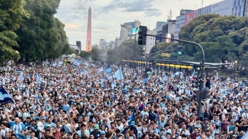 La locura del Racing campeón en el Obelisco