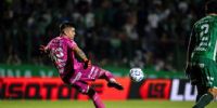 LUCAS ACOSTA, arquero de Sarmiento, fue clave en el triunfo del equipo de Junín ante Platense.