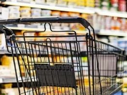 Las ventas en supermercados cayeron 5,1% anual en marzo