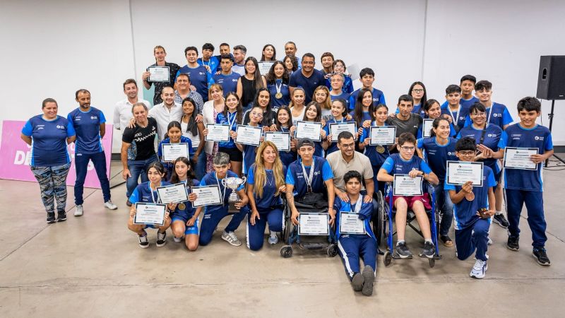 Reconocimiento a los deportistas destacados en los Juegos Evita