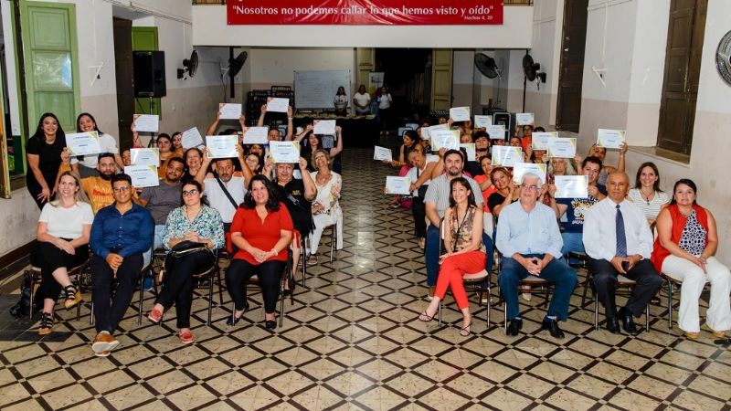 Certificados de capacitación a taxistas, feriantes e informantes turísticos