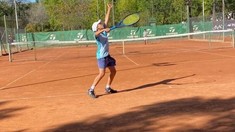 Manu La Serna avanzó en el M15 de Luján