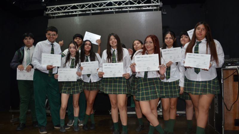 Alumnos del SEM recibieron sus certificados del programa “Aprender a Emprender”