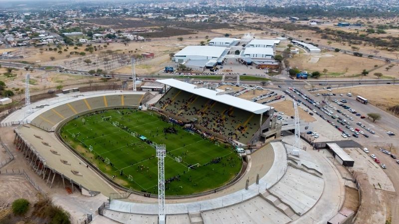 Inician mantenimiento de rutina en la platea techada del Estadio