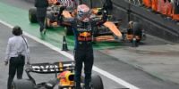 EL FESTEJO de Marx Verstappen, tras ganar de forma brillante el GP de Brasil de la Fórmula 1.