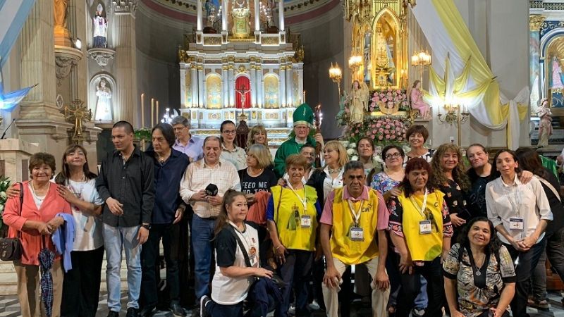 Los medios de comunicación social iniciaron los homenajes a la Virgen