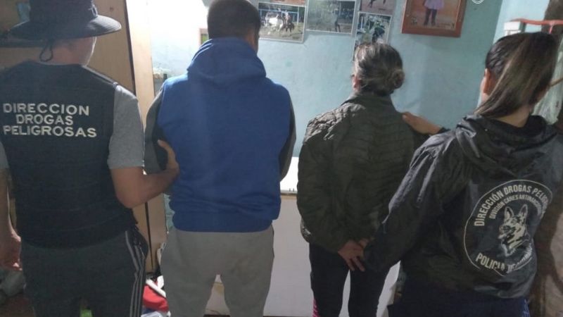 Detienen a cuatro personas y secuestran droga, más de un millón de pesos y dólares