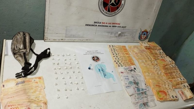 Detienen a cuatro personas y secuestran droga, más de un millón de pesos y dólares