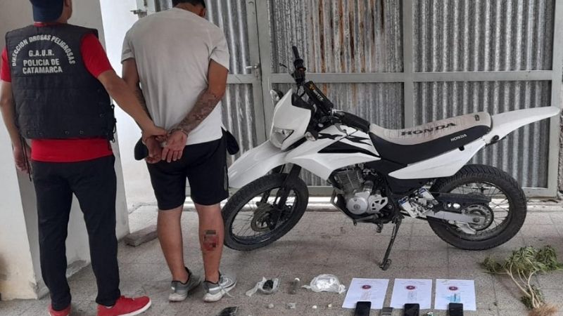 Detienen a cuatro personas y secuestran droga, más de un millón de pesos y dólares