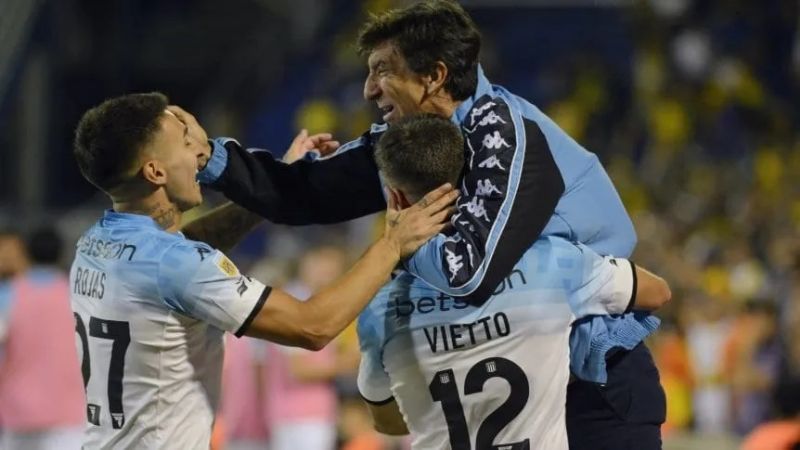 Racing “apura” a Vélez y ya está a 2 puntos