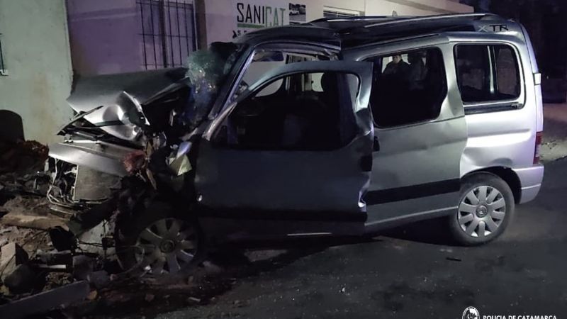 Vehículo chocó contra una vivienda