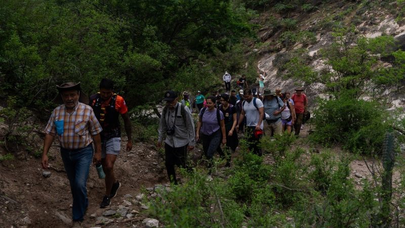 Retomaron la senda hasta la Cueva de Cubas