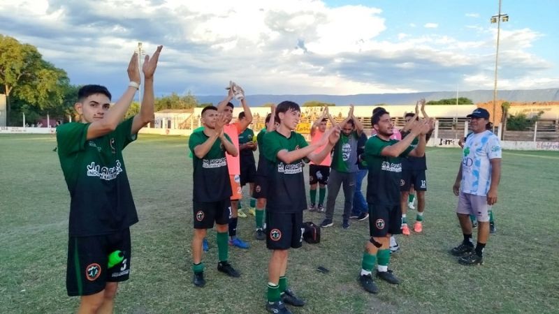 Los Sureños y La Carrera, líderes del Clausura chacarero