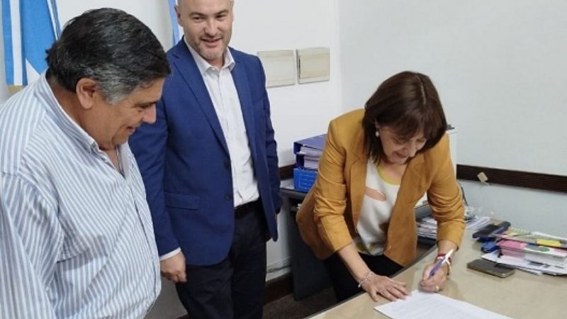 El ENRE y Salud firmaron convenio de asistencia técnica para el control del agua potable