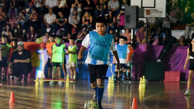 Más de doscientos niños brillaron en la muestra anual del proyecto F.R.I.D.A