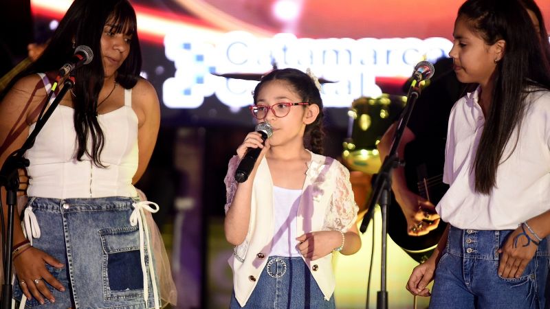 Más de doscientos niños brillaron en la muestra anual del proyecto F.R.I.D.A