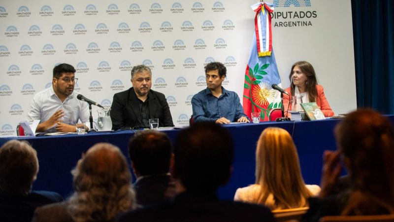 Presentaron en Buenos Aires el libro “Los Cuentos y los Días”