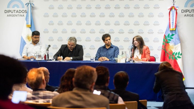 Presentaron en Buenos Aires el libro “Los Cuentos y los Días”