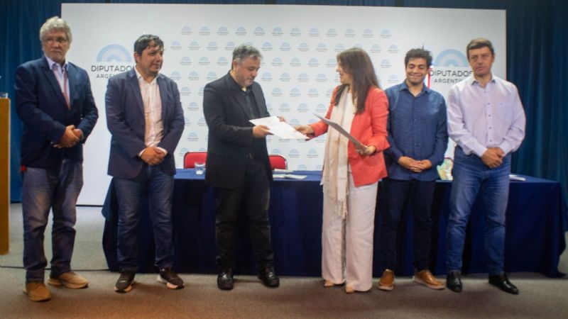 Presentaron en Buenos Aires el libro “Los Cuentos y los Días”