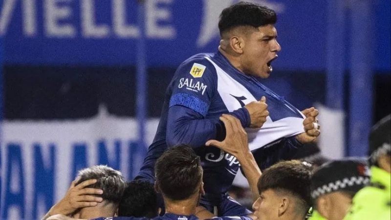 Vélez le ganó a Tigre y lidera en soledad