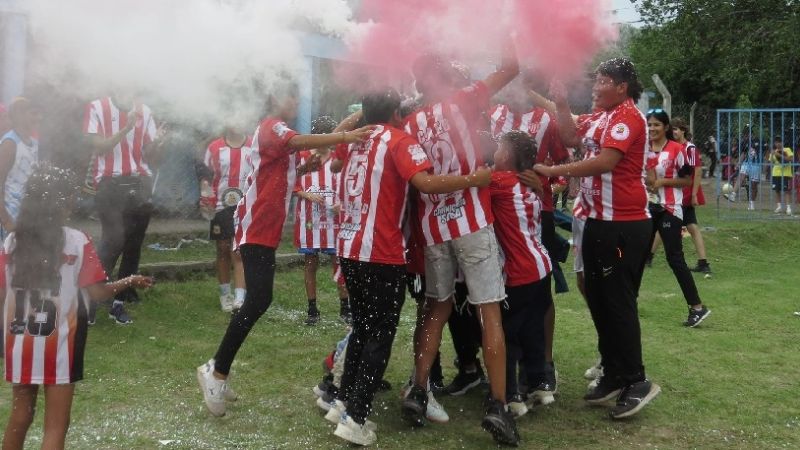 Ambato consagró a los campeones de las Formativas