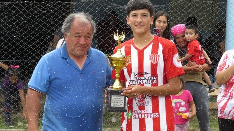 Ambato consagró a los campeones de las Formativas