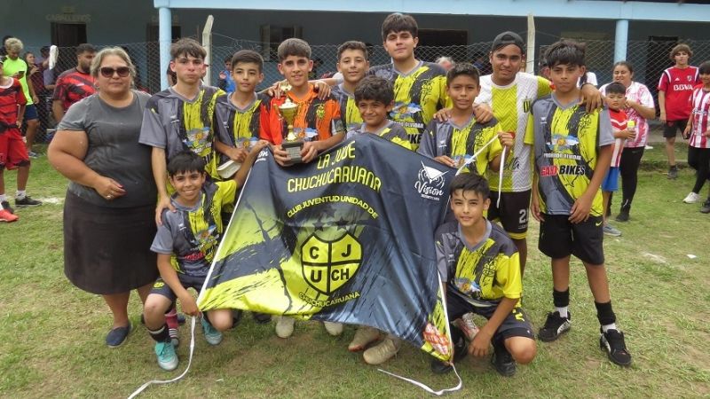Ambato consagró a los campeones de las Formativas