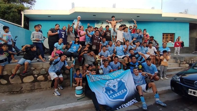 La Carrera festejó el título “en su casa”