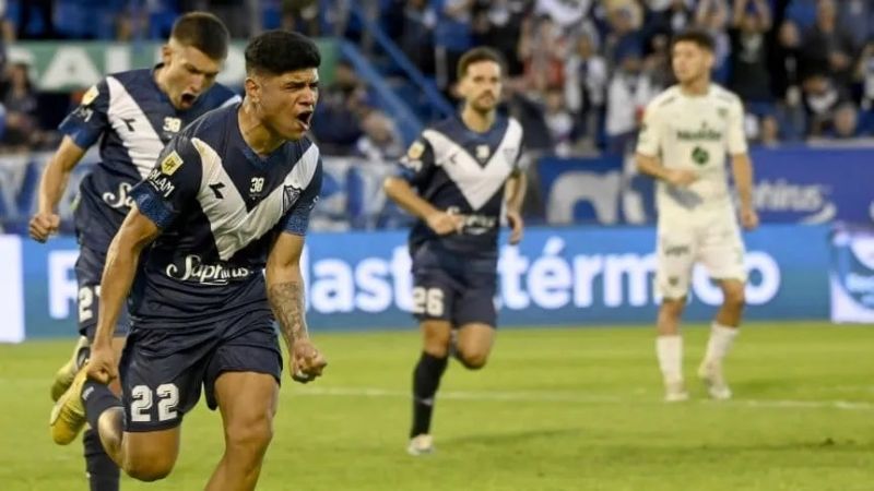 Vélez ganó y estiró a cinco puntos su ventaja
