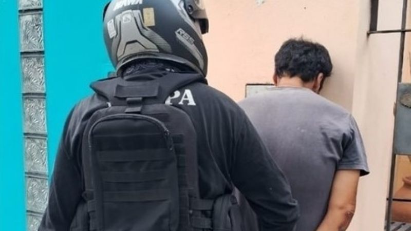 Acosó y persiguió a su ex