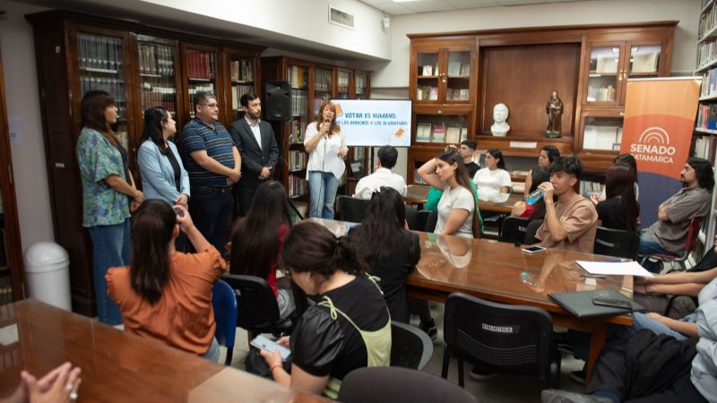 Estudiantes trabajaron en una jornada reflexiva sobre el derecho al voto