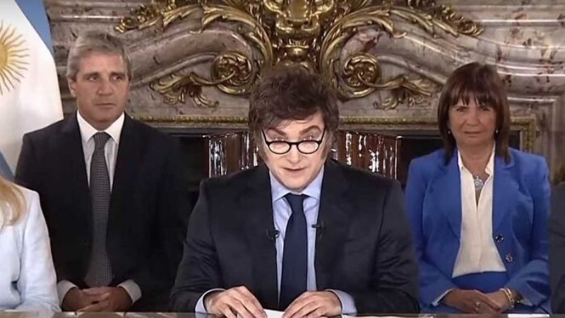 Caída del rating con el mensaje de Milei